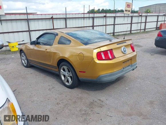 2010 Ford Mustang V6 с VIN 1ZVBP8AN1A5153856, выставлен на аукционе IAAI как лот 42461635 с пробегом 158 071 миль миль и . История ставок и продаж доступна на DreamBid. Изображение 3.