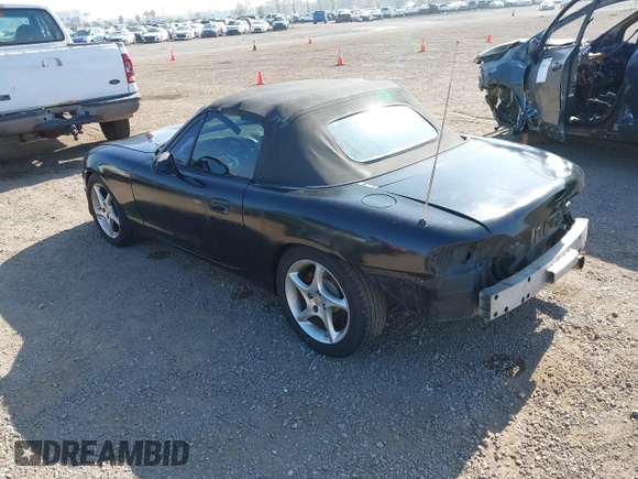 2001 Mazda MX-5 Miata z VIN JM1NB353X10201894, wystawiony jako IAAI lot #42489270 z przebiegiem 207 490 mil mil oraz . Historia ofert i sprzedaży dostępna na DreamBid. Obrazek 3.
