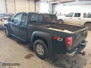 2005 Chevrolet Colorado LS Z71 with VIN 1GCDT196858193853, listed as a IAAI auction lot 41664013 with 184,424 mi miles. Bid and sale history available at carsss.com. Image 3.