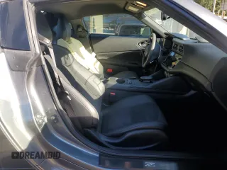 2024 Nissan Z Performance z VIN JN1BZ4BH4RM362107, wystawiony jako Copart lot #66801104 z przebiegiem 18 863 mil mil oraz Szkoda całkowita • Salvage title. Historia ofert i sprzedaży dostępna na DreamBid. Obrazek 11.