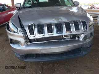 2017 Jeep Cherokee Latitude with VIN 1C4PJMCS4HW665167, listed as a IAAI auction lot 42054133 with 77,361 mi miles and . Bid and sale history available at DreamBid. Image 17.