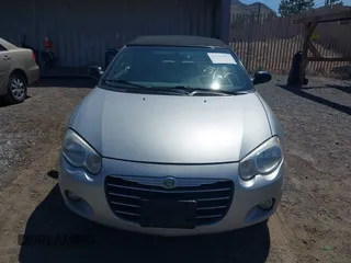 2005 Chrysler Sebring Limited z VIN 1C3EL65R35N516763, wystawiony jako IAAI lot #42478177 z przebiegiem 145 053 mil mil oraz . Historia ofert i sprzedaży dostępna na DreamBid. Obrazek 6.