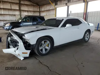 2013 Dodge Challenger SXT z VIN 2C3CDYAG1DH692545, wystawiony jako Copart lot #53904965 z przebiegiem 188 940 mil mil oraz Szkody całkowita. Historia ofert i sprzedaży dostępna na DreamBid. Obrazek 1.