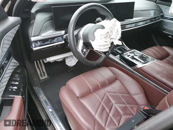 2023 BMW 7 Series 760i xDrive z VIN WBA33EJ00PCN22844, wystawiony jako Copart lot #47790414 z przebiegiem Nie podano mil oraz Szkoda całkowita • Salvage title. Historia ofert i sprzedaży dostępna na DreamBid. Obrazek 8.