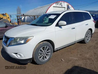 2013 Nissan Pathfinder S with VIN 5N1AR2MM1DC613862, listed as a IAAI auction lot 41777620 with 138,312 mi miles. Bid and sale history available at carsss.com. Image 2.