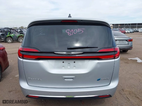 2024 Chrysler Pacifica Hybrid Select with VIN 2C4RC1S78RR188462, listed as a IAAI auction lot 41813616 with NaN miles. Bid and sale history available at carsss.com. Image 15.