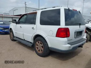 2006 Lincoln Navigator Luxury z VIN 5LMFU27576LJ27131, wystawiony jako IAAI lot #41927620 z przebiegiem 126 423 mil mil oraz . Historia ofert i sprzedaży dostępna na DreamBid. Obrazek 3.
