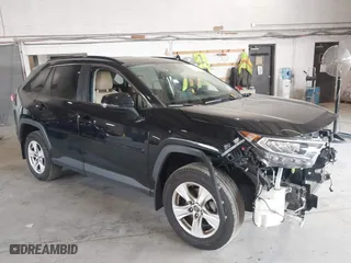 2021 Toyota RAV4 XLE with VIN 2T3P1RFV0MW151943, listed as a IAAI auction lot 39720685 with 55,536 mi miles. Bid and sale history available at carsss.com. Image 1.