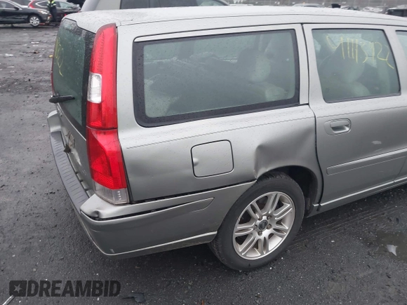 2006 Volvo V70 2.4L with VIN YV1SW640X62590834, listed as a IAAI auction lot 41113922 with 253,254 mi miles. Bid and sale history available at carsss.com. Image 6.