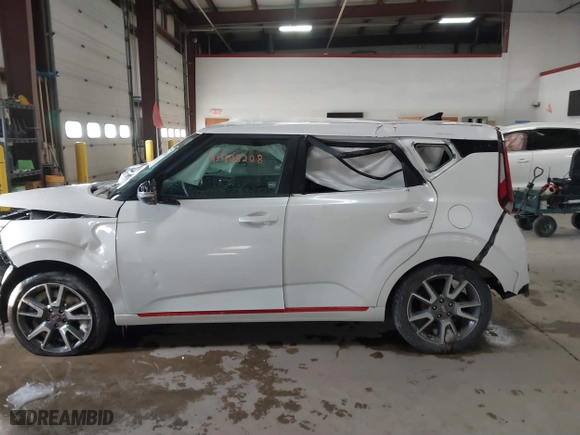 2020 Kia Soul GT-Line with VIN KNDJ63AU7L7028962, listed as a IAAI auction lot 41405208 with 73,589 mi miles. Bid and sale history available at carsss.com. Image 14.