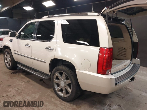 2007 Cadillac Escalade z VIN 1GYFK63837R238451, wystawiony jako IAAI lot #42368857 z przebiegiem 182 030 mil mil oraz . Historia ofert i sprzedaży dostępna na DreamBid. Obrazek 3.