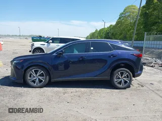 2024 Lexus RX 350 z VIN JTJCHMAA5R2015211, wystawiony jako IAAI lot #42048604 z przebiegiem 4441 mil mil oraz . Historia ofert i sprzedaży dostępna na DreamBid. Obrazek 14.