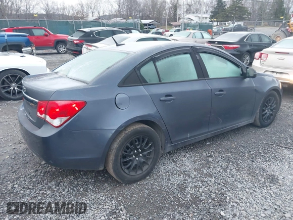2014 Chevrolet Cruze LS z VIN 1G1PA5SG4E7201393, wystawiony jako IAAI lot #40955975 z przebiegiem 62 567 mil mil oraz . Historia ofert i sprzedaży dostępna na DreamBid. Obrazek 4.