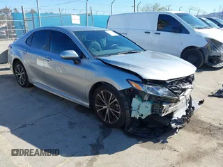 2019 Toyota Camry LE z VIN 4T1B11HK7KU724552, wystawiony jako IAAI lot #41805594 z przebiegiem 68 493 mil mil oraz . Historia ofert i sprzedaży dostępna na DreamBid. Obrazek 1.