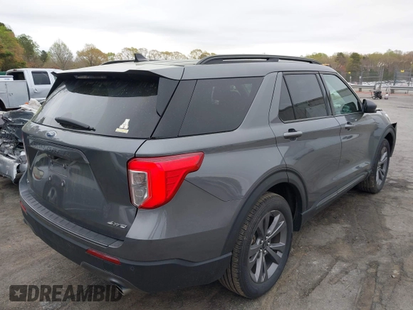 2021 Ford Explorer XLT with VIN 1FMSK8DH1MGB57403, listed as a IAAI auction lot 41934932 with 33,649 mi miles. Bid and sale history available at carsss.com. Image 4.