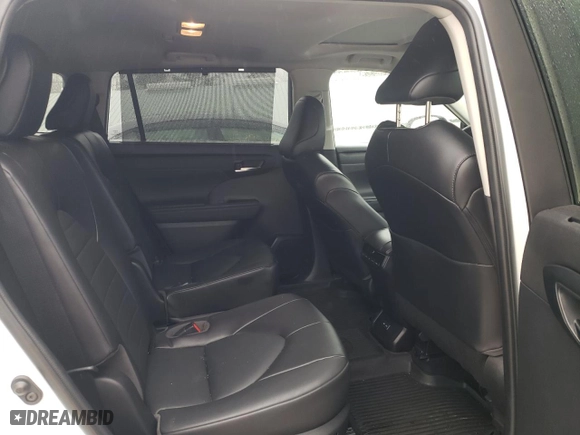 2022 Toyota Highlander XLE with VIN 5TDGZRBHXNS579496, listed as a Copart auction lot 47111505 with 23,427 mi miles and Salvage Title. Bid and sale history available at carsss.com. Image 11.
