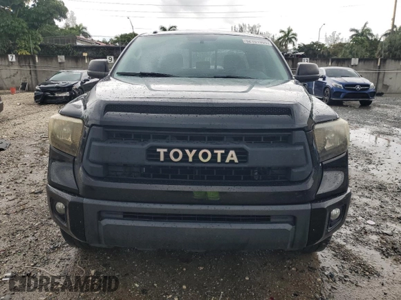 2017 Toyota Tundra SR5 z VIN 5TFRW5F13HX222876, wystawiony jako Copart lot #52101965 z przebiegiem 79 015 mil mil oraz Nie do naprawy • Non repairable. Historia ofert i sprzedaży dostępna na DreamBid. Obrazek 5.