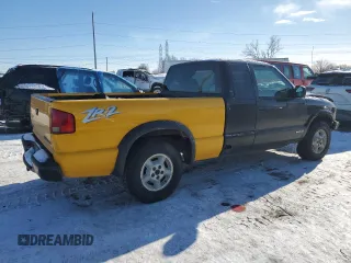2002 Chevrolet S-10 LS with VIN 1GCDT19WX28158890, listed as a Copart auction lot 45664955 with 133,634 mi miles and Clean Title. Bid and sale history available at carsss.com. Image 3.
