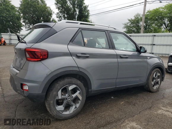 2022 Hyundai Venue SEL with VIN KMHRC8A36NU135985, listed as a Copart auction lot 58169645 with 28,547 mi miles and Salvage title. Bid and sale history available at DreamBid. Image 3.