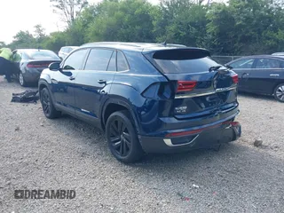 2022 Volkswagen Atlas SE z VIN 1V2HE2CA7NC211835, wystawiony jako IAAI lot #42722660 z przebiegiem 56 112 mil mil oraz . Historia ofert i sprzedaży dostępna na DreamBid. Obrazek 3.