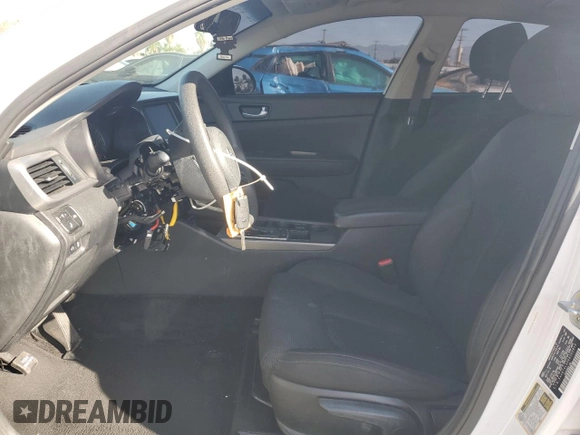2019 Kia Optima LX z VIN 5XXGT4L33KG302810, wystawiony jako Copart lot #53821575 z przebiegiem 122 733 mil mil oraz Szkoda całkowita • Salvage title. Historia ofert i sprzedaży dostępna na DreamBid. Obrazek 7.