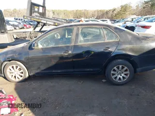 2010 Volkswagen Jetta Limited Edition с VIN 3VWAX7AJ4AM141777, выставлен на аукционе IAAI как лот 41461764 с пробегом 221 764 миль миль и . История ставок и продаж доступна на DreamBid. Изображение 14.