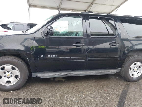 2011 Chevrolet Suburban LT with VIN 1GNSCJE01BR327933, listed as a IAAI auction lot 41813011 with 279,627 mi miles. Bid and sale history available at carsss.com. Image 14.