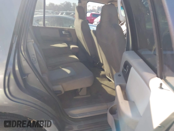 2003 Ford Expedition XLT Value with VIN 1FMPU16W43LA84570, listed as a IAAI auction lot 40937219 with 161,893 mi miles. Bid and sale history available at carsss.com. Image 8.
