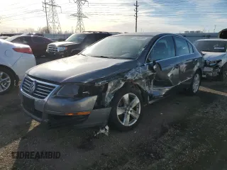 2008 Volkswagen Passat Komfort z VIN WVWAK73C88P082186, wystawiony jako Copart lot #43986305 z przebiegiem 159 574 mil mil oraz Szkoda całkowita • Salvage title. Historia ofert i sprzedaży dostępna na DreamBid. Obrazek 1.