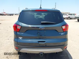 2019 Ford Escape Titanium с VIN 1FMCU9J92KUB56244, выставлен на аукционе IAAI как лот 42553011 с пробегом 37 201 миль миль и . История ставок и продаж доступна на DreamBid. Изображение 16.