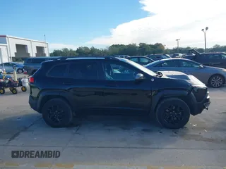 2018 Jeep Cherokee Trailhawk with VIN 1C4PJMBX3JD546332, listed as a IAAI auction lot 41269245 with 88,466 mi miles. Bid and sale history available at carsss.com. Image 13.