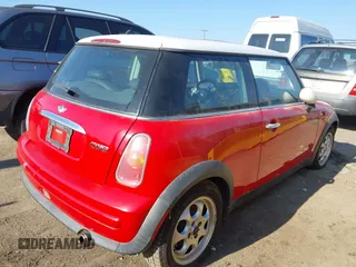 2003 MINI Hardtop z VIN WMWRC33423TC41611, wystawiony jako IAAI lot #41372223 z przebiegiem 164 522 mil mil oraz . Historia ofert i sprzedaży dostępna na DreamBid. Obrazek 4.