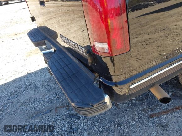 1999 Chevrolet Suburban with VIN 3GNEC16R0XG137834, listed as a IAAI auction lot 41853492 with 296,147 mi miles and . Bid and sale history available at DreamBid. Image 6.