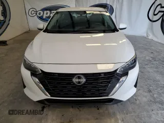 2025 Nissan Sentra S z VIN 3N1AB8BV4SY227080, wystawiony jako Copart lot #57001445 z przebiegiem 10 804 mil mil oraz Czysty tytuł • Clean title. Historia ofert i sprzedaży dostępna na DreamBid. Obrazek 5.