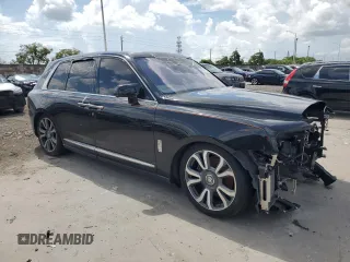 2019 Rolls-Royce Cullinan z VIN SLA689X51KU113872, wystawiony jako Copart lot #65135234 z przebiegiem Nie podano mil oraz Szkody całkowita. Historia ofert i sprzedaży dostępna na DreamBid. Obrazek 4.
