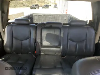 2005 GMC Sierra 2500HD SLE z VIN 1GTHK232X5F941546, wystawiony jako Copart lot #52755075 z przebiegiem 255 452 mil mil oraz Szkoda całkowita • Salvage title. Historia ofert i sprzedaży dostępna na DreamBid. Obrazek 10.