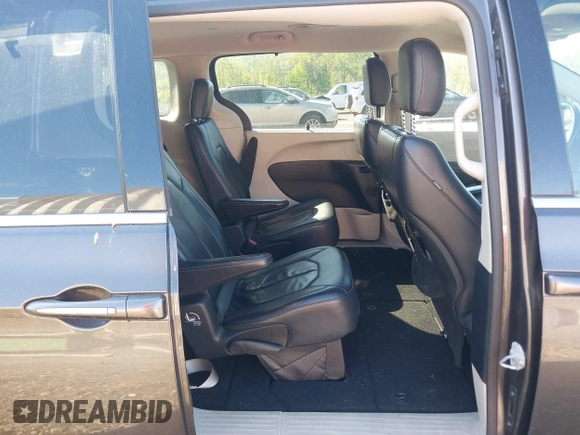 2018 Chrysler Pacifica Touring L with VIN 2C4RC1BG1JR112084, listed as a IAAI auction lot 42206441 with 163,952 mi miles and . Bid and sale history available at DreamBid. Image 8.