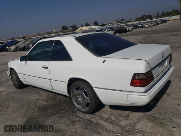 1990 Mercedes-Benz 300 CE с VIN WDBEA51D8LB132643, выставлен на аукционе Copart как лот 76017284 с пробегом 211 131 миль миль и Чистый • Clean title. История ставок и продаж доступна на DreamBid. Изображение 2.