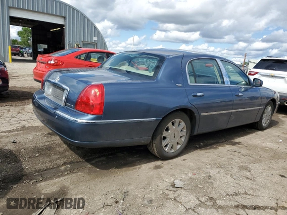 2005 Lincoln Town Car Signature Limited z VIN 1LNHM82W55Y647621, wystawiony jako Copart lot #58532875 z przebiegiem 77 336 mil mil oraz Szkoda całkowita • Salvage title. Historia ofert i sprzedaży dostępna na DreamBid. Obrazek 3.