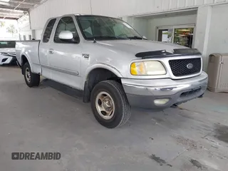 2003 Ford F-150 XL z VIN 2FTRX18W03CA23003, wystawiony jako IAAI lot #42403479 z przebiegiem 316 789 mil mil oraz . Historia ofert i sprzedaży dostępna na DreamBid. Obrazek 1.