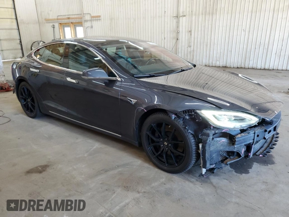 2018 Tesla Model S 75D z VIN 5YJSA1E28JF281649, wystawiony jako Copart lot #62399185 z przebiegiem 93 792 mil mil oraz Szkoda całkowita • Salvage title. Historia ofert i sprzedaży dostępna na DreamBid. Obrazek 4.