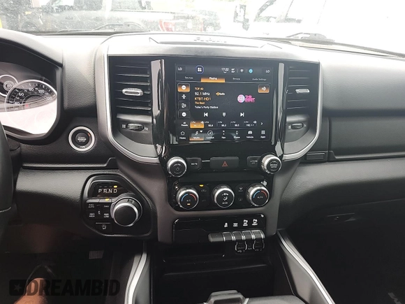 2022 Ram 1500 Big Horn z VIN 1C6RRFFG7NN179014, wystawiony jako IAAI lot #42526383 z przebiegiem 84 273 mil mil oraz . Historia ofert i sprzedaży dostępna na DreamBid. Obrazek 8.