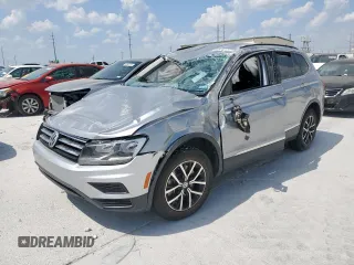 2021 Volkswagen Tiguan SE z VIN 3VV3B7AX5MM100739, wystawiony jako Copart lot #50574375 z przebiegiem Nie podano mil oraz Szkoda całkowita • Salvage title. Historia ofert i sprzedaży dostępna na DreamBid. Obrazek 1.