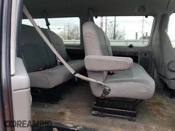 2012 Ford Econoline Passenger XL z VIN 1FBNE3BL2CDA98465, wystawiony jako Copart lot #51653395 z przebiegiem Nie podano mil oraz Czysty tytuł • Clean title. Historia ofert i sprzedaży dostępna na DreamBid. Obrazek 11.