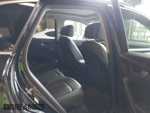 2021 Audi Q5 Premium with VIN WA1AAAFY4M2055723, listed as a IAAI auction lot 41563115 with 40,564 mi miles. Bid and sale history available at carsss.com. Image 8.