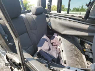 2023 Jeep Gladiator Sport S z VIN 1C6HJTAGXPL573758, wystawiony jako Copart lot #56635955 z przebiegiem Nie podano mil oraz Szkoda całkowita • Salvage title. Historia ofert i sprzedaży dostępna na DreamBid. Obrazek 10.