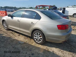 2013 Volkswagen Jetta SE с VIN 3VWDX7AJ0DM226262, выставлен на аукционе IAAI как лот 41622394 с пробегом 153 084 миль миль и . История ставок и продаж доступна на DreamBid. Изображение 3.