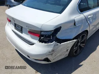 2020 BMW 3 Series 330i z VIN 3MW5R1J01L8B05556, wystawiony jako IAAI lot #42299891 z przebiegiem 61 404 mil mil oraz . Historia ofert i sprzedaży dostępna na DreamBid. Obrazek 6.