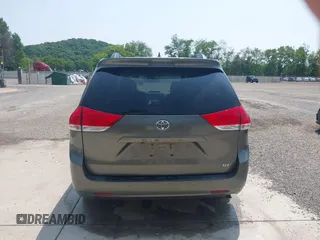 2011 Toyota Sienna XLE AAS z VIN 5TDYK3DC3BS146444, wystawiony jako IAAI lot #42390511 z przebiegiem 230 091 mil mil oraz . Historia ofert i sprzedaży dostępna na DreamBid. Obrazek 17.