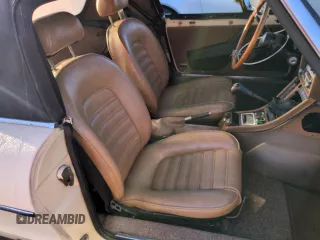 1982 Alfa Romeo Spider Veloce z VIN ZARBA5414C1014655, wystawiony jako Copart lot #74420044 z przebiegiem 63 266 mil mil oraz Szkody całkowita. Historia ofert i sprzedaży dostępna na DreamBid. Obrazek 10.